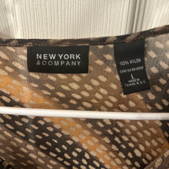 New York & Company Size Large Women’s Sheer Elegant Brown & Black Patterned Top - Picture 2 of 5